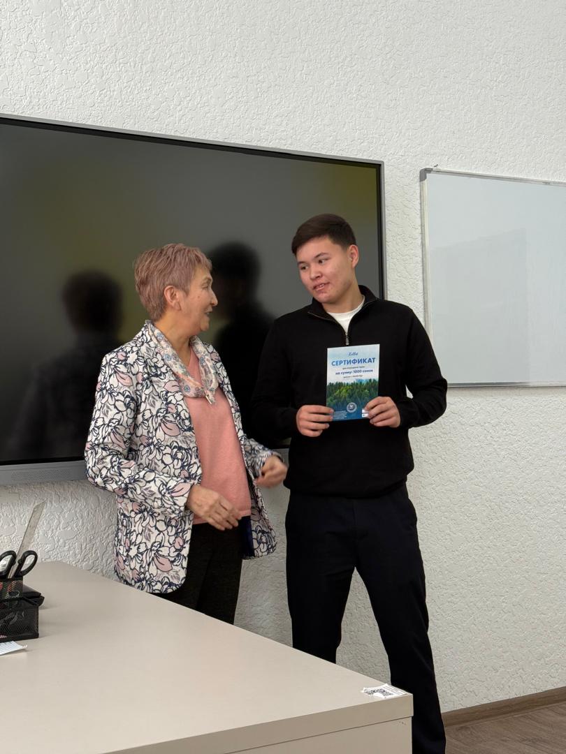 Групповое фото награжденных студентов