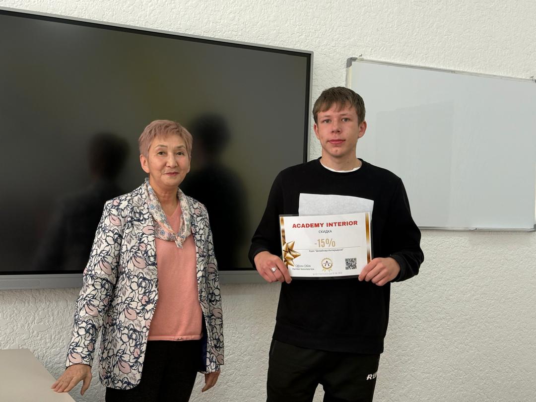 Вручение сертификата участника